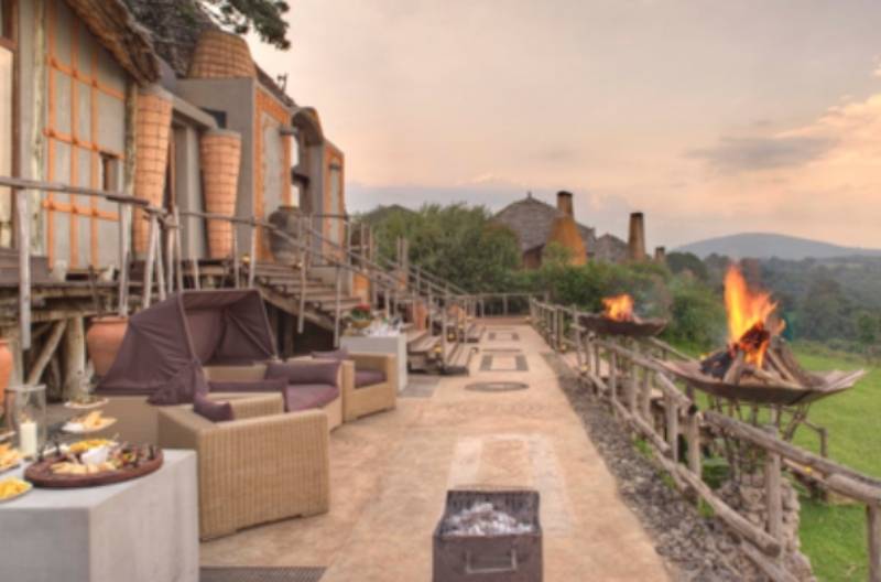 And beyond Ngorongoro Crater Lodge un hôtel en Tanzanie : la terrasse